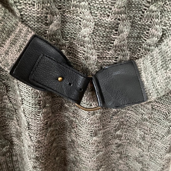 ❤️‍🔥5/20$ CHARLOTTE RUSSE💫 Women’s Green Knit Detailed Neck Short Sleeve Top - Picture 9 of 13